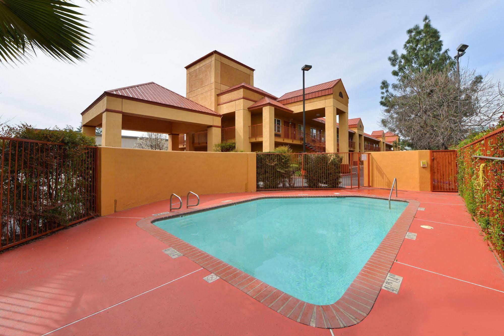 Quality Inn Fresno Near University Exterior foto